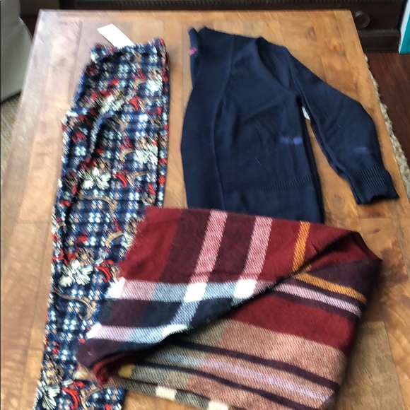 Plaid Triangle Scarf - Picture 3 of 3